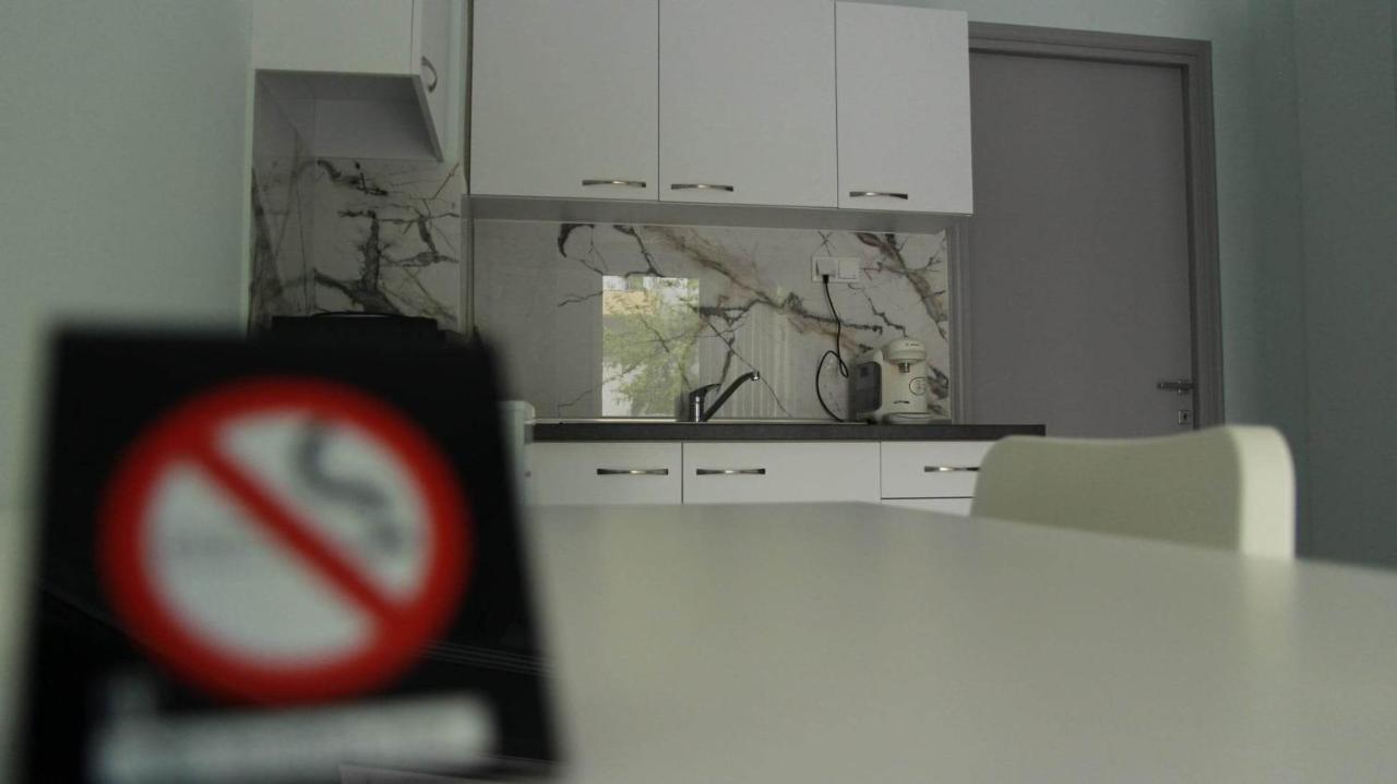 Central Stay Kavala Α Bagian luar foto