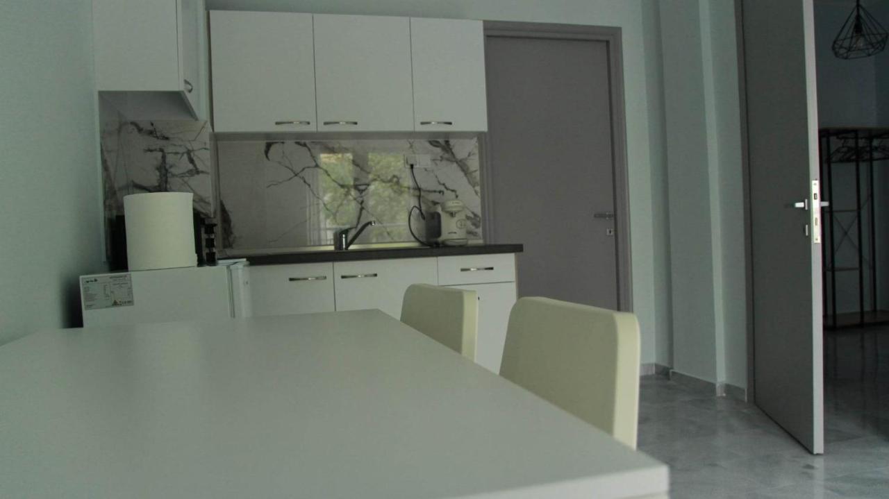 Central Stay Kavala Α Bagian luar foto